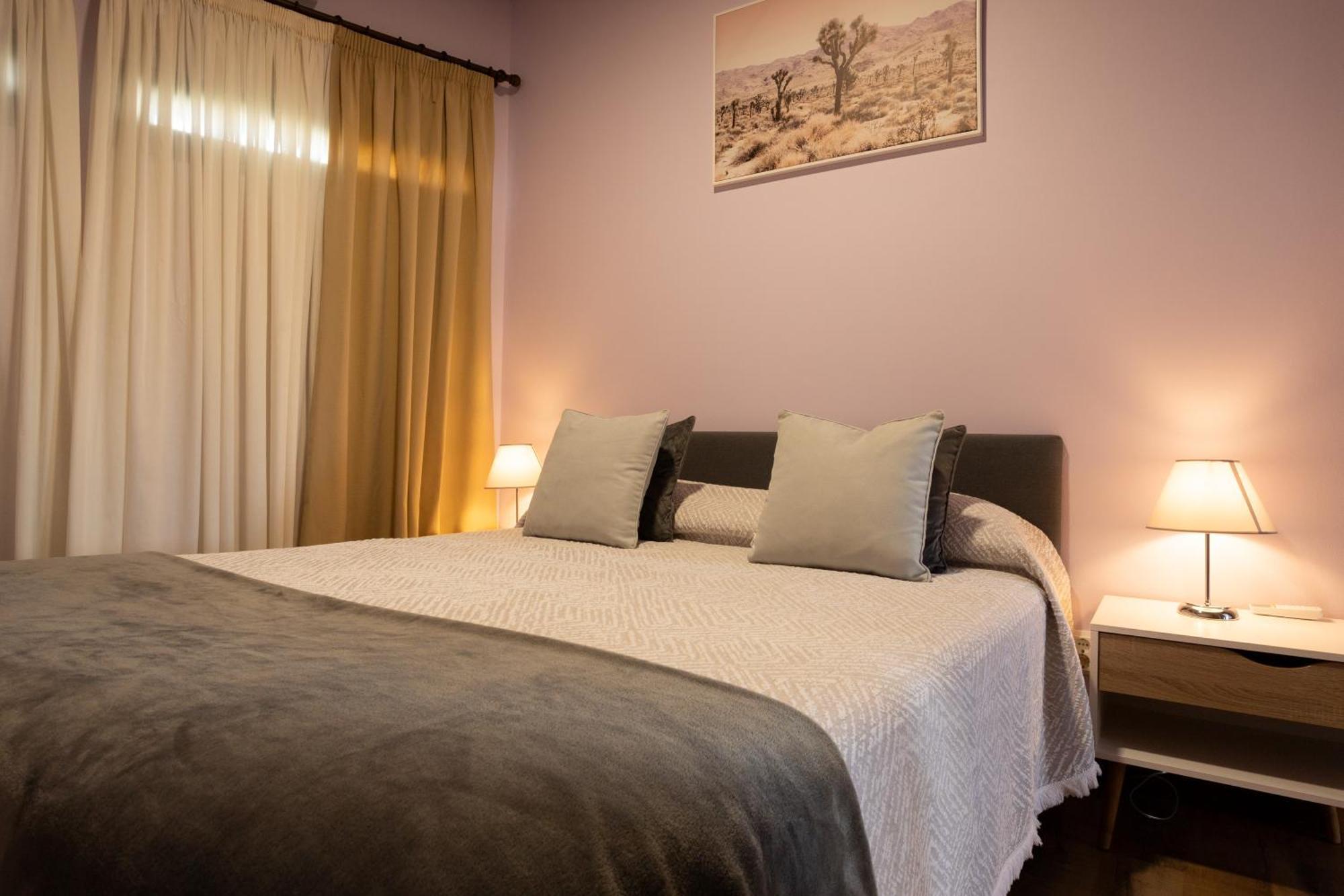Village Center Two Bedroom Apartment 莫尼兹港 外观 照片