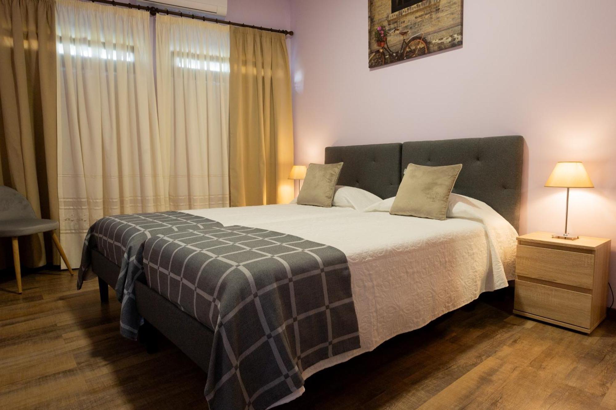 Village Center Two Bedroom Apartment 莫尼兹港 外观 照片